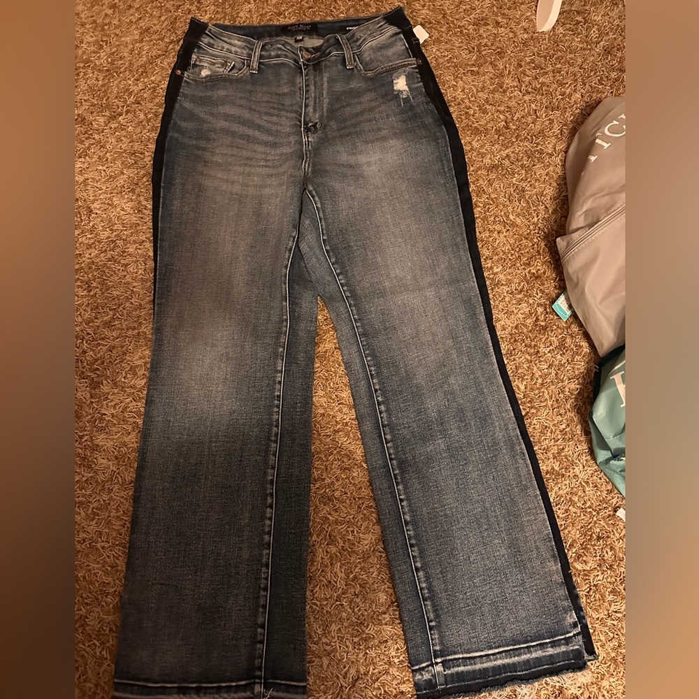 Judy Blue Full Size Two-Tone Raw Hem
Slit Jeans- 14W- Excellent condition